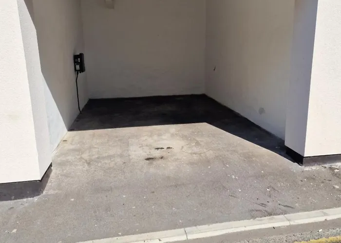 Town Centre Duplex 4 *