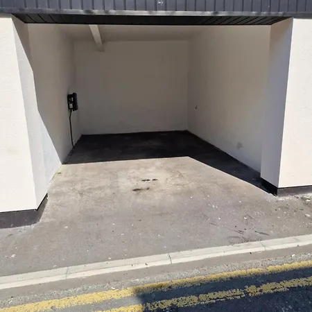 Town Centre Duplex 4 *